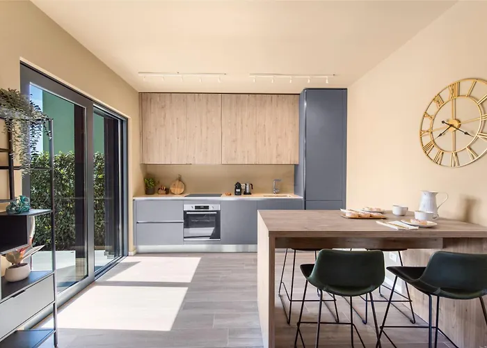 New Stylish Casa Melisa With 2 Gardens And Bbq Facilities!