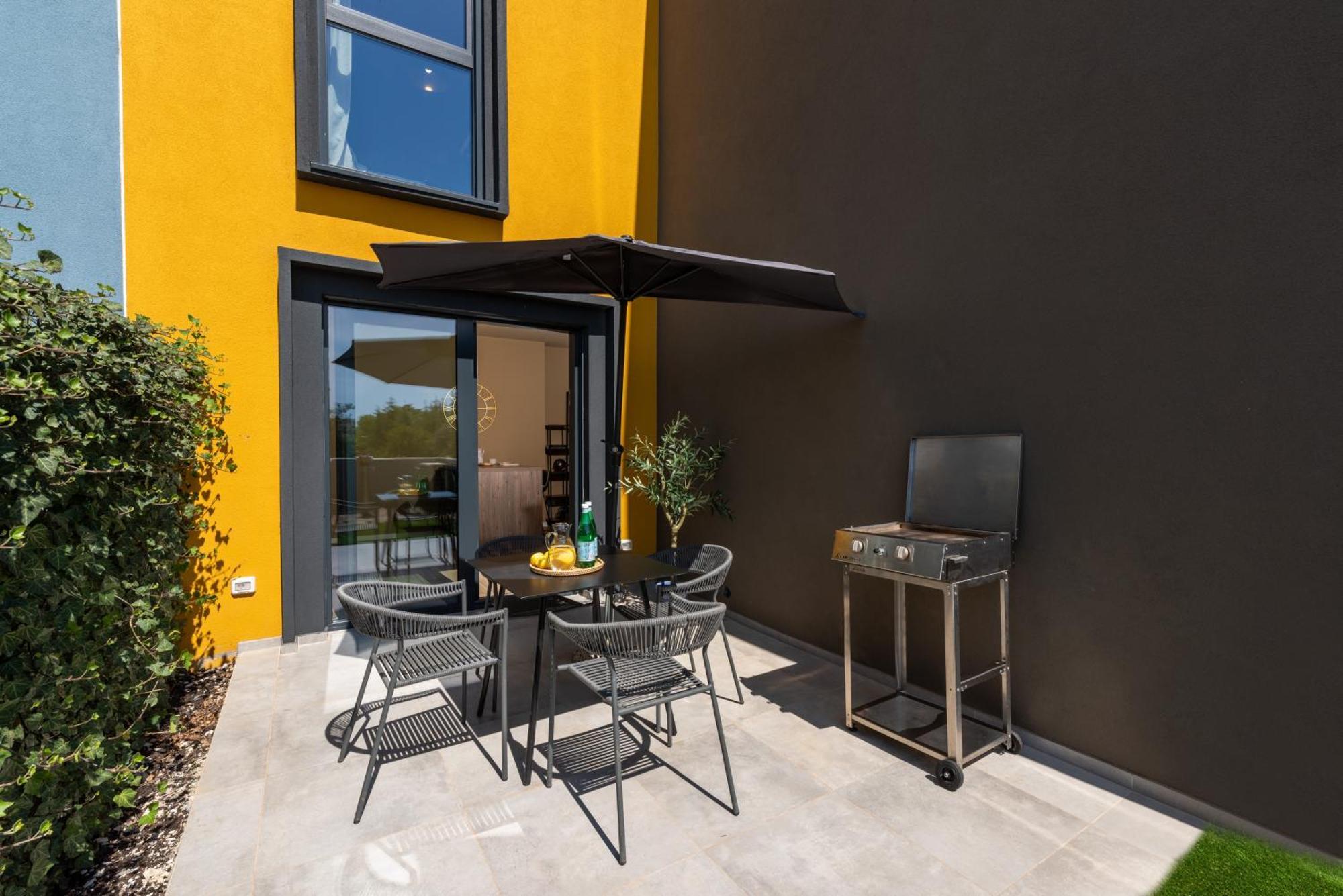 New Stylish Casa Melisa With 2 Gardens And Bbq Facilities! * Poreč