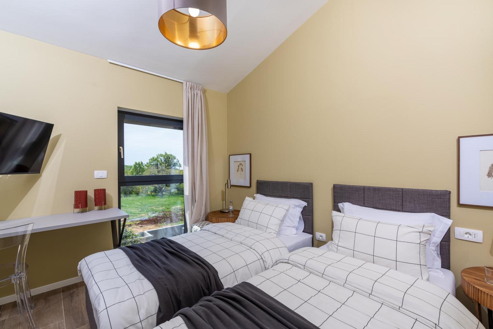 New Stylish Casa Melisa With 2 Gardens And Bbq Facilities! * Poreč