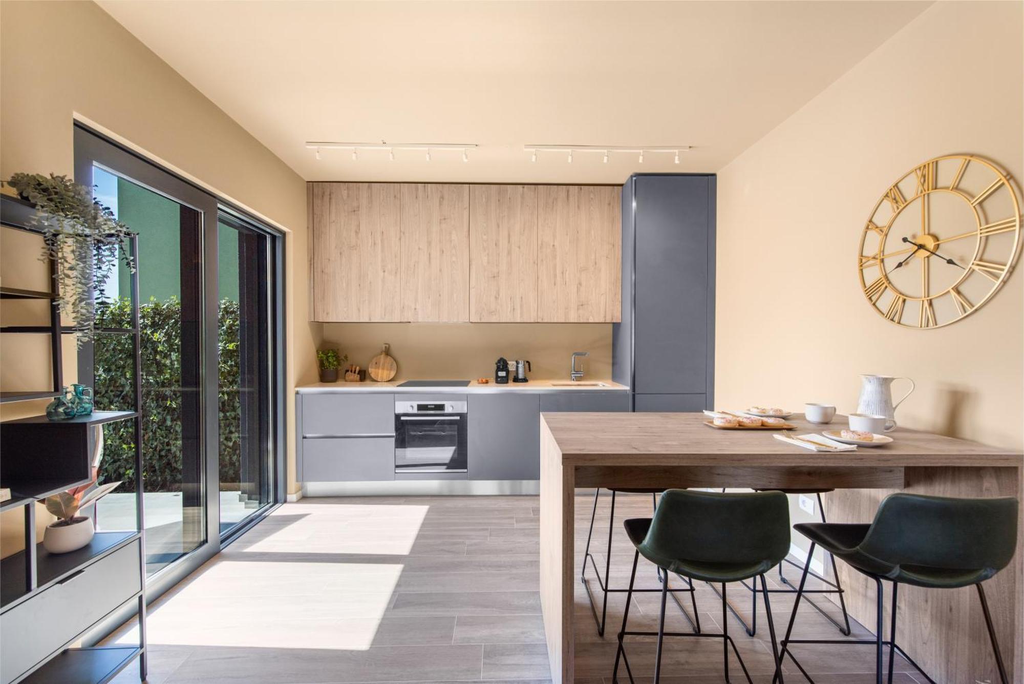 New Stylish Casa Melisa With 2 Gardens And Bbq Facilities! Ferienhaus